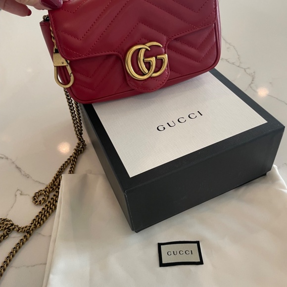 Gucci GG MARMONT MATELASSE SUPER MINI BAG - Picture 6 of 6